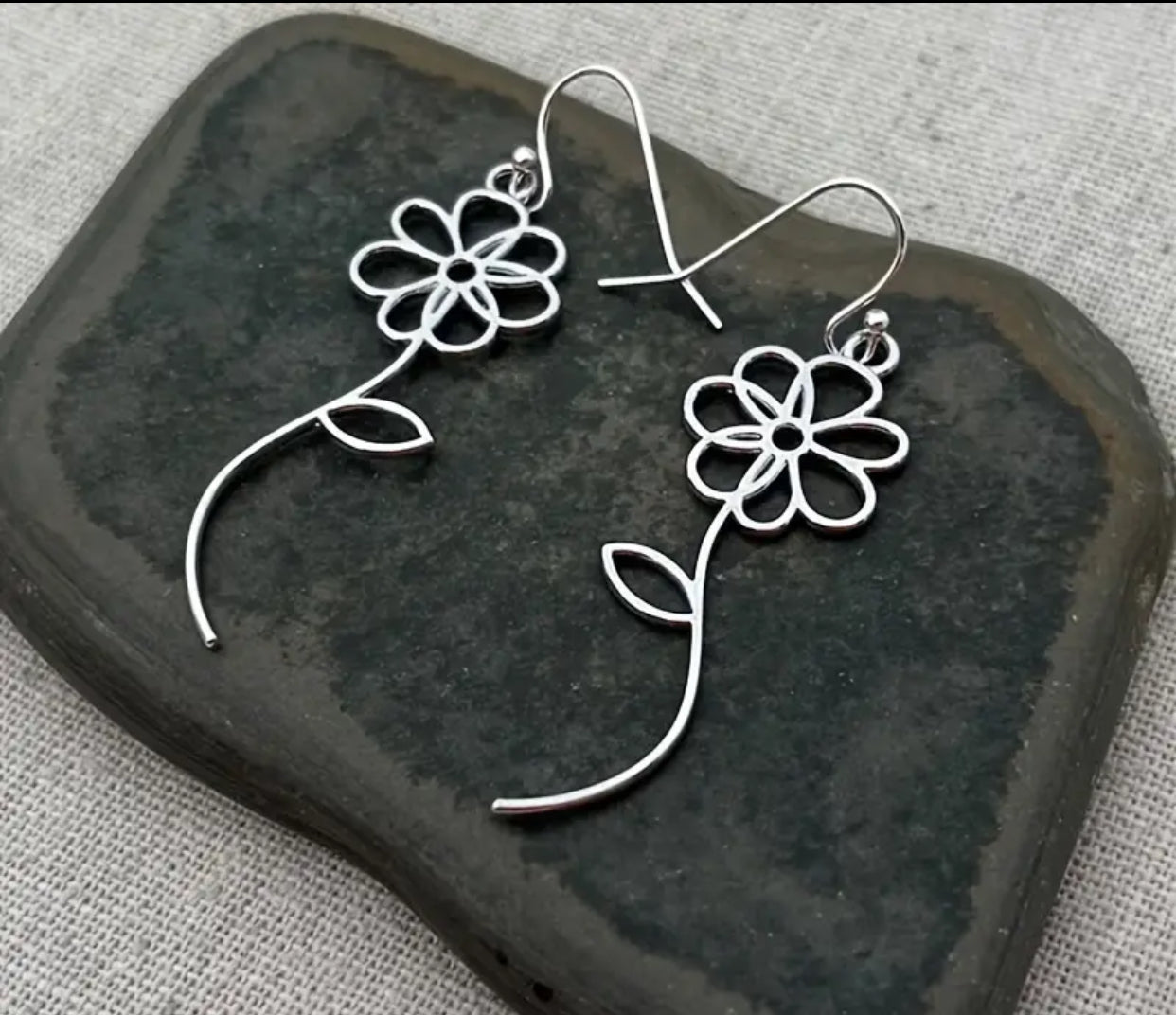 Cute Silvery Flower Earrings, Dangle Style, Long Flower Earrings for Women, Summer Fashion Accessories, Vacation Style Jewelry