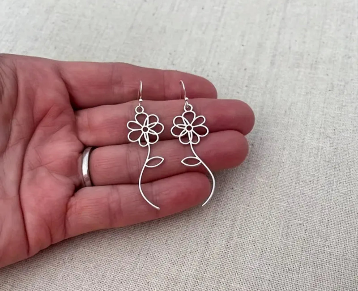 Cute Silvery Flower Earrings, Dangle Style, Long Flower Earrings for Women, Summer Fashion Accessories, Vacation Style Jewelry