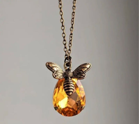 Retro Bee Amber Synthetic Gemstone Pendant Necklace Zinc Alloy Silver Plated Jew